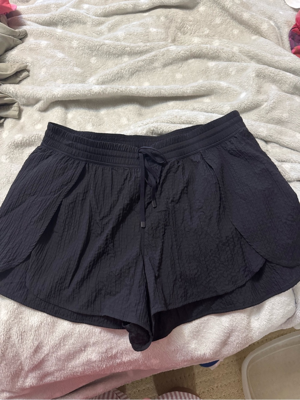 lululemon athletica Black Split-Hem Shorts 2.5” - Picture 4 of 7